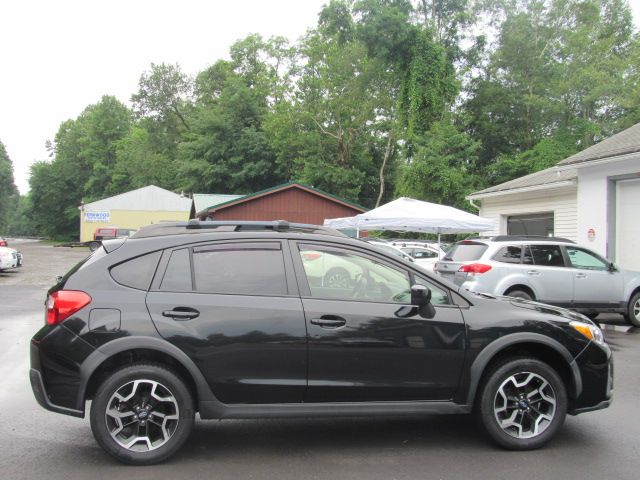 Used 2017 Subaru Crosstrek 2.0i Premium AWD/4WD image 9
