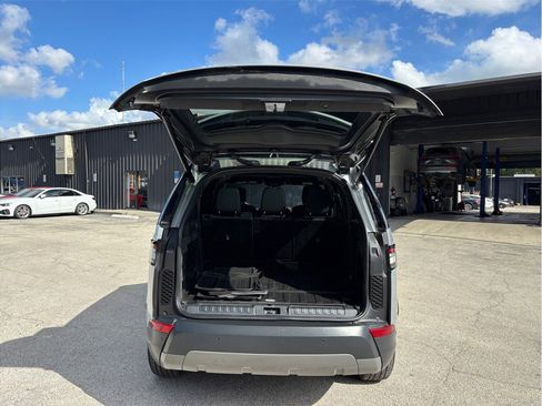 Used 2018 Land Rover Discovery SE image 44