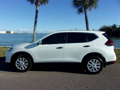 Used 2018 Nissan Rogue S image 8
