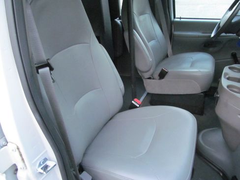 Used 2006 Ford E-350 and Econoline 350 image 16