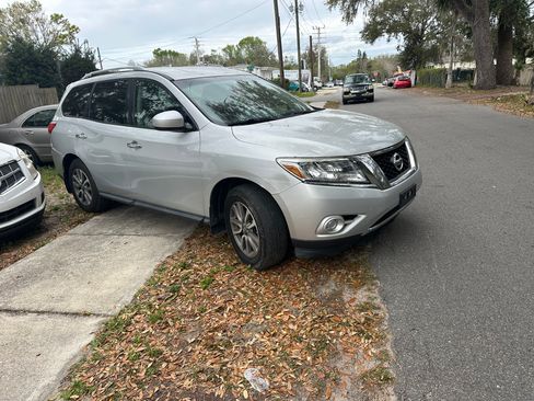 Used 2013 Nissan Pathfinder SV image 1