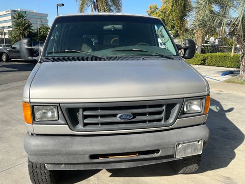 Used 2003 Ford E-350 and Econoline 350 image 5