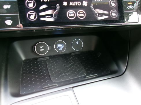 Used 2024 Genesis G70 2.5T Prestige RWD image 5