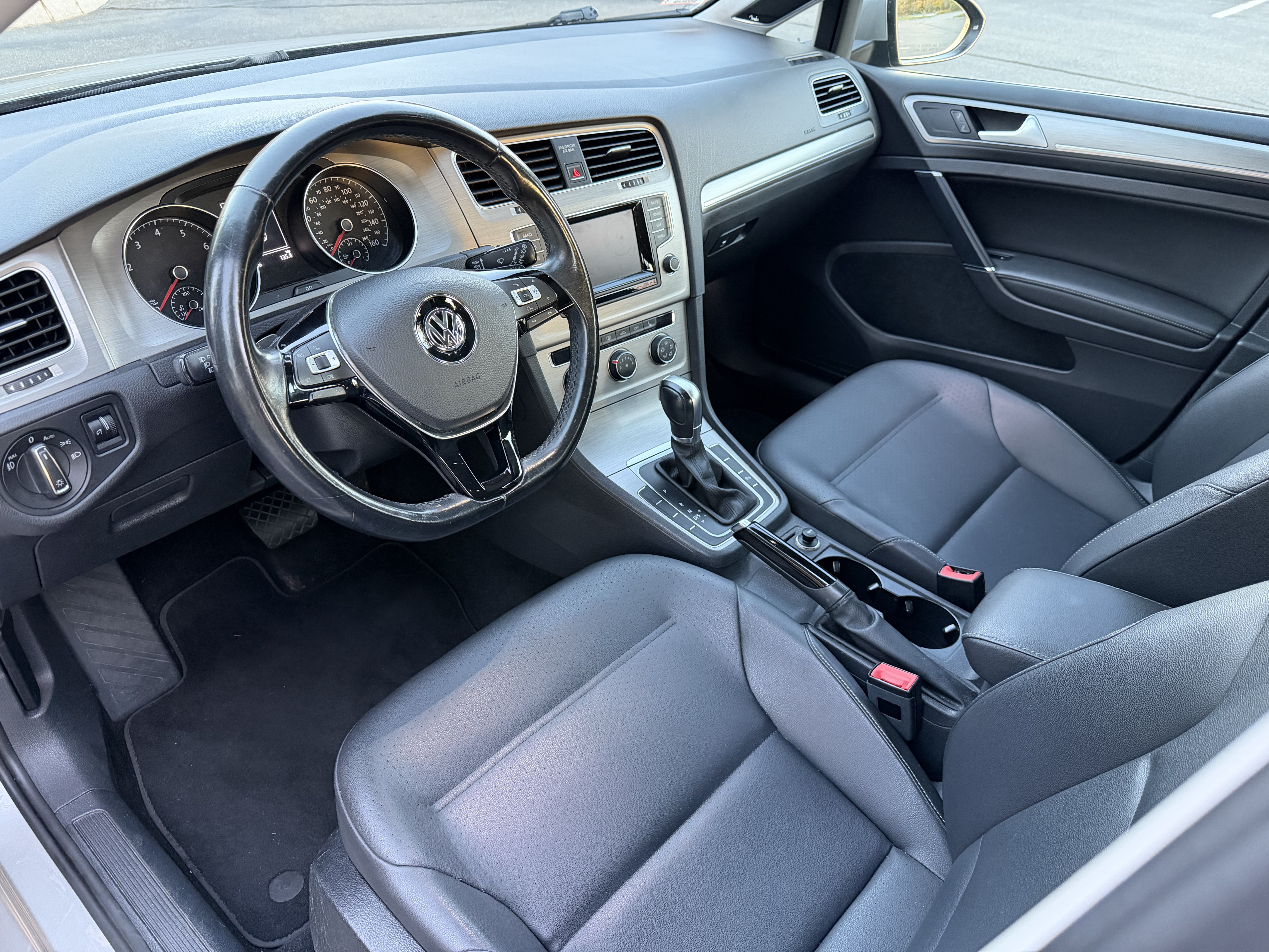 Used 2016 Volkswagen Golf SE FWD image 29