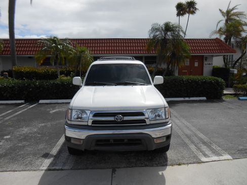 Used 1999 Toyota 4Runner SR5 image 9