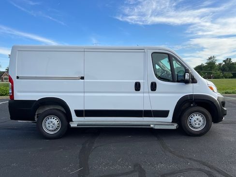 Used 2025 RAM ProMaster 2500 136 FWD image 2