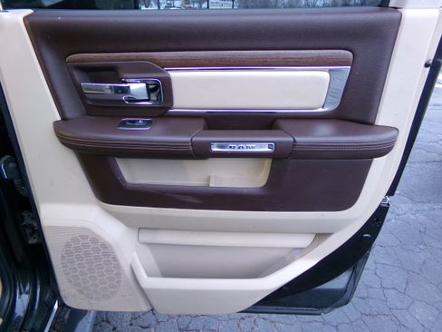 Used 2016 RAM 1500 Laramie image 14