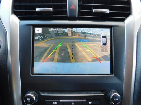 Used 2018 Ford Fusion SE image 16