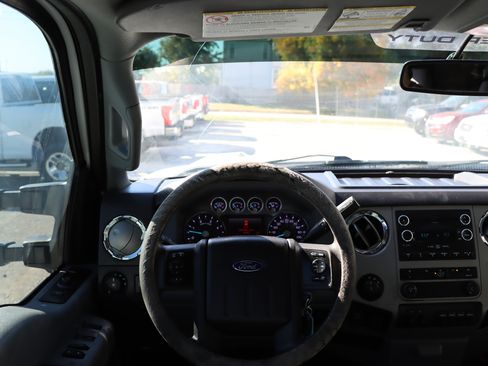 Used 2015 Ford F250 XLT image 9