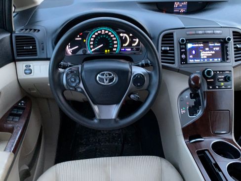 Used 2013 Toyota Venza LE image 10