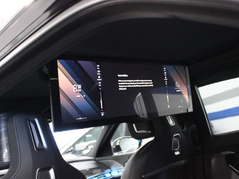 Used 2024 BMW i7 xDrive60 image 52