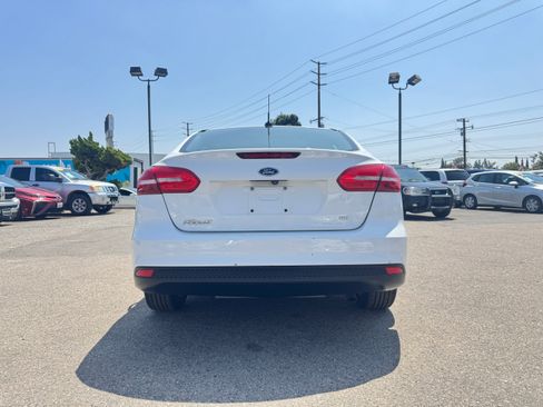 Used 2018 Ford Focus SE Sedan FWD image 7