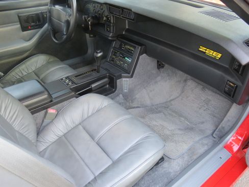Used 1990 Chevrolet Camaro IROC-Z image 14