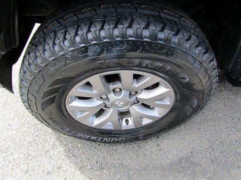 Used 2018 Toyota Tacoma SR5 image 12