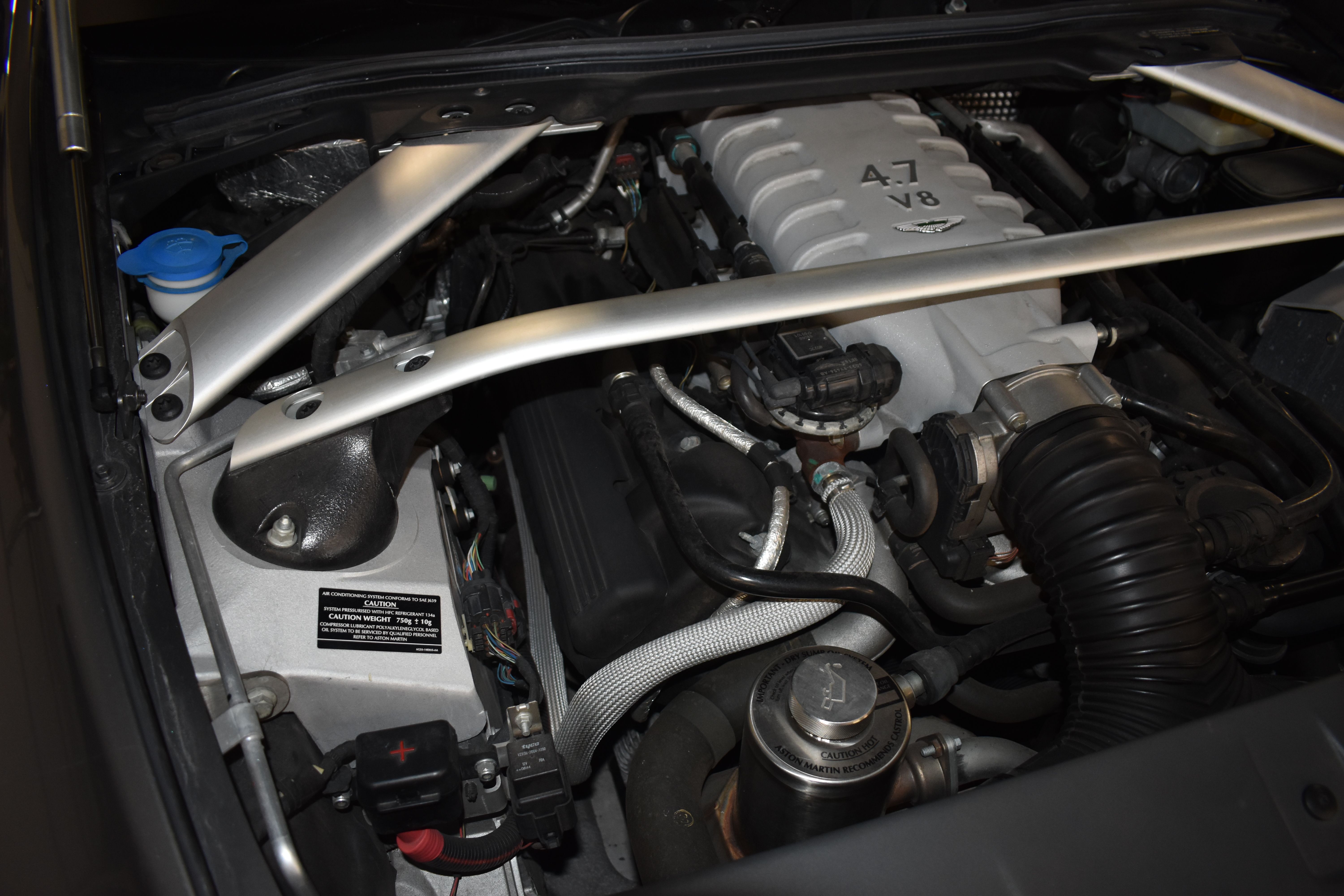 Used 2009 Aston Martin V8 Vantage Roadster RWD image 52