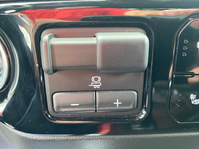 Used 2023 Chevrolet Silverado 1500 4x4 Crew Cab LT image 13