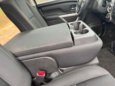 Used 2018 Nissan Titan SV image 91