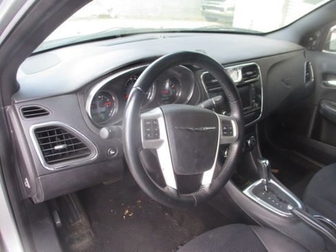 Used 2014 Chrysler 200 Touring FWD image 9