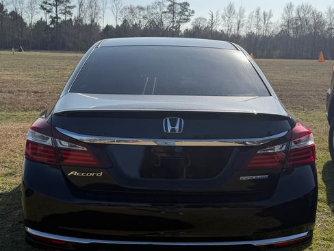 Used 2017 Honda Accord Sport Special Edition image 4