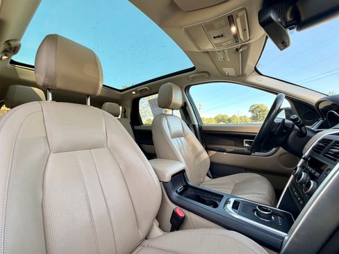 Used 2017 Land Rover Discovery Sport HSE image 12