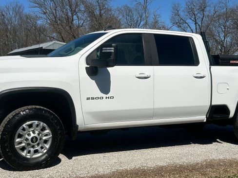 Used 2020 Chevrolet Silverado 2500 LT image 2
