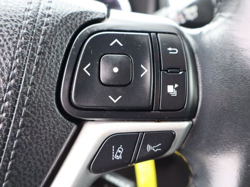 Used 2017 Toyota Highlander AWD LE Plus V6 image 23