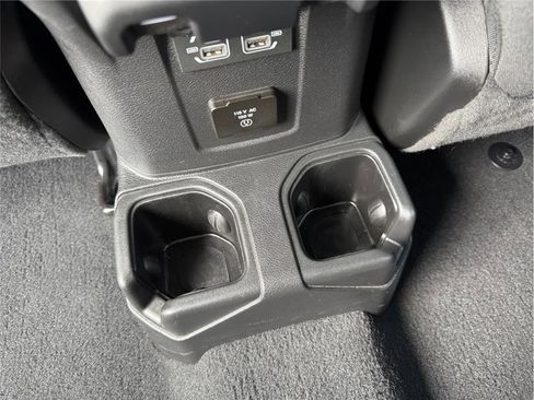 Used 2022 Jeep Wrangler Unlimited Sahara image 38