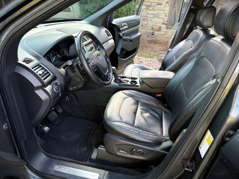 Used 2017 Ford Explorer FWD Limited image 2