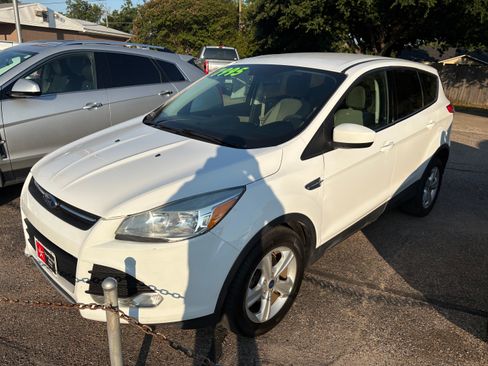 Used 2015 Ford Escape FWD SE image 4