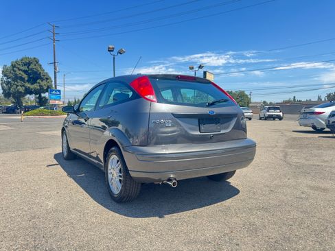 Used 2005 Ford Focus ZX3 Hatchback FWD image 6