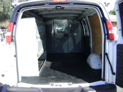 Used 2011 Chevrolet Express 1500 image 9