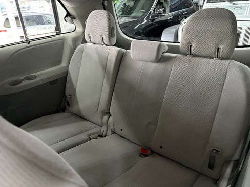 Used 2012 Toyota Sienna LE FWD image 14