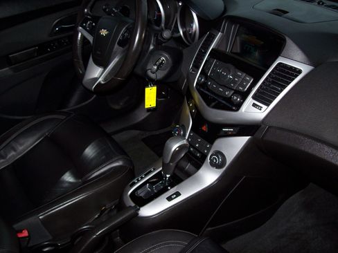 Used 2013 Chevrolet Cruze LT image 11