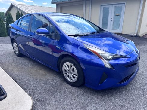 Used 2016 Toyota Prius Two FWD image 4