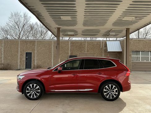 Used 2023 Volvo XC60 B5 Plus image 8