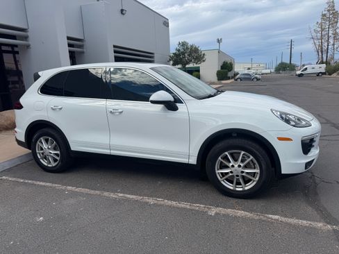 Used 2016 Porsche Cayenne image 2