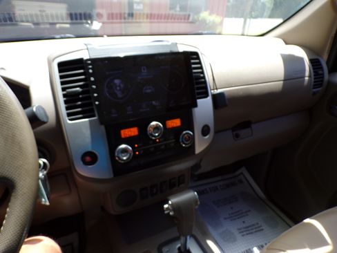 Used 2016 Nissan Frontier 2WD Crew Cab image 12