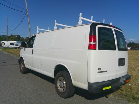 Used 2019 Chevrolet Express 2500 LS image 16