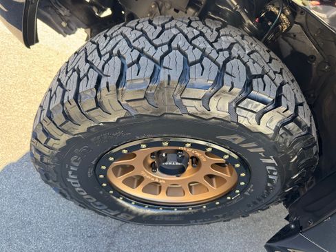 Used 2010 Lexus LX 570 image 3