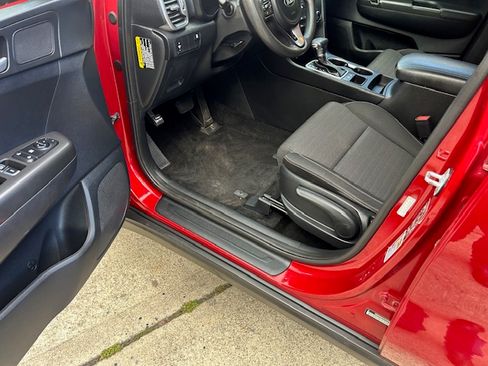 Used 2018 Kia Sportage LX image 9