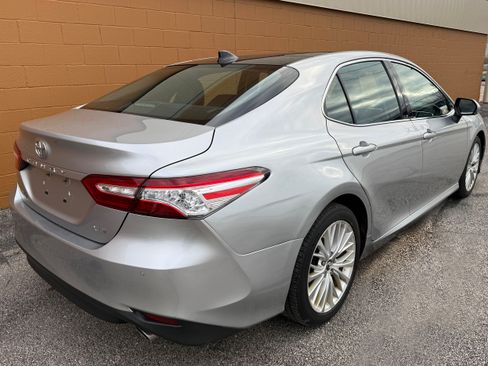 Used 2018 Toyota Camry XLE image 8