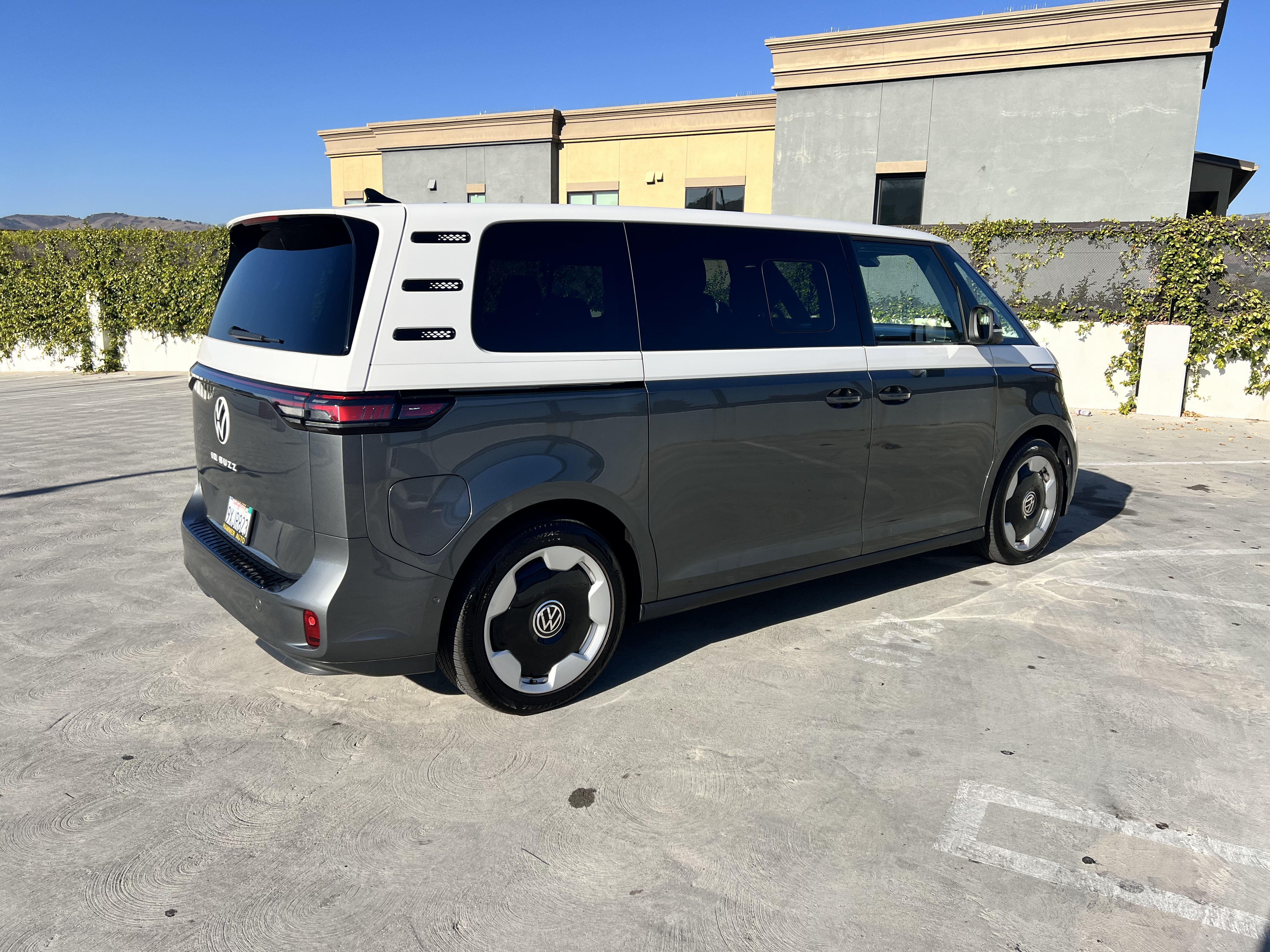 Used 2025 Volkswagen ID. Buzz Pro S Plus RWD image 5