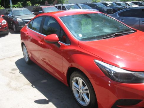 Used 2016 Chevrolet Cruze LT Sedan FWD image 3