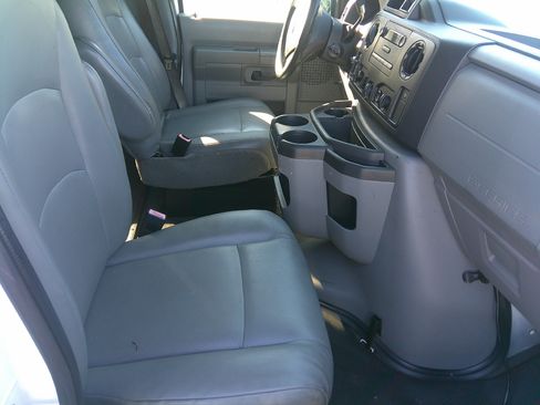 Used 2014 Ford E-150 and Econoline 150 Club Wagon image 22