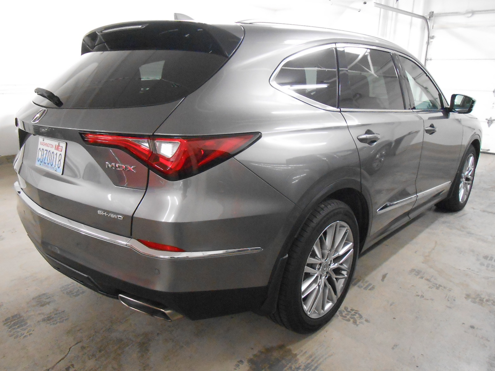 Used 2023 Acura MDX SH-AWD w/ Advance Package image 4