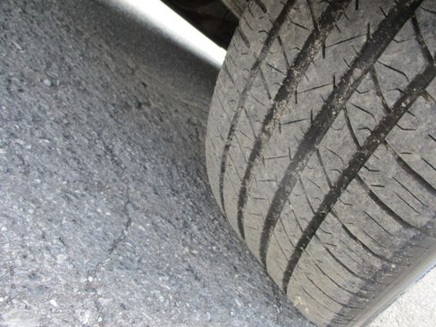 Used 2005 Ford Thunderbird 50th Anniversary RWD image 12