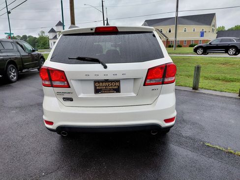 Used 2015 Dodge Journey SXT image 5