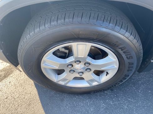 Used 2012 GMC Acadia SLE image 10
