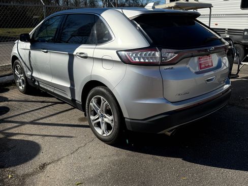 Used 2017 Ford Edge Titanium image 2