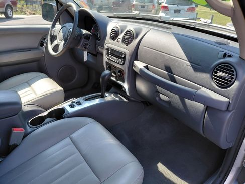Used 2007 Jeep Liberty Limited image 15